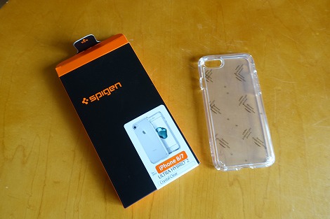 Spigen iPhone8用クリア耐衝撃ケース